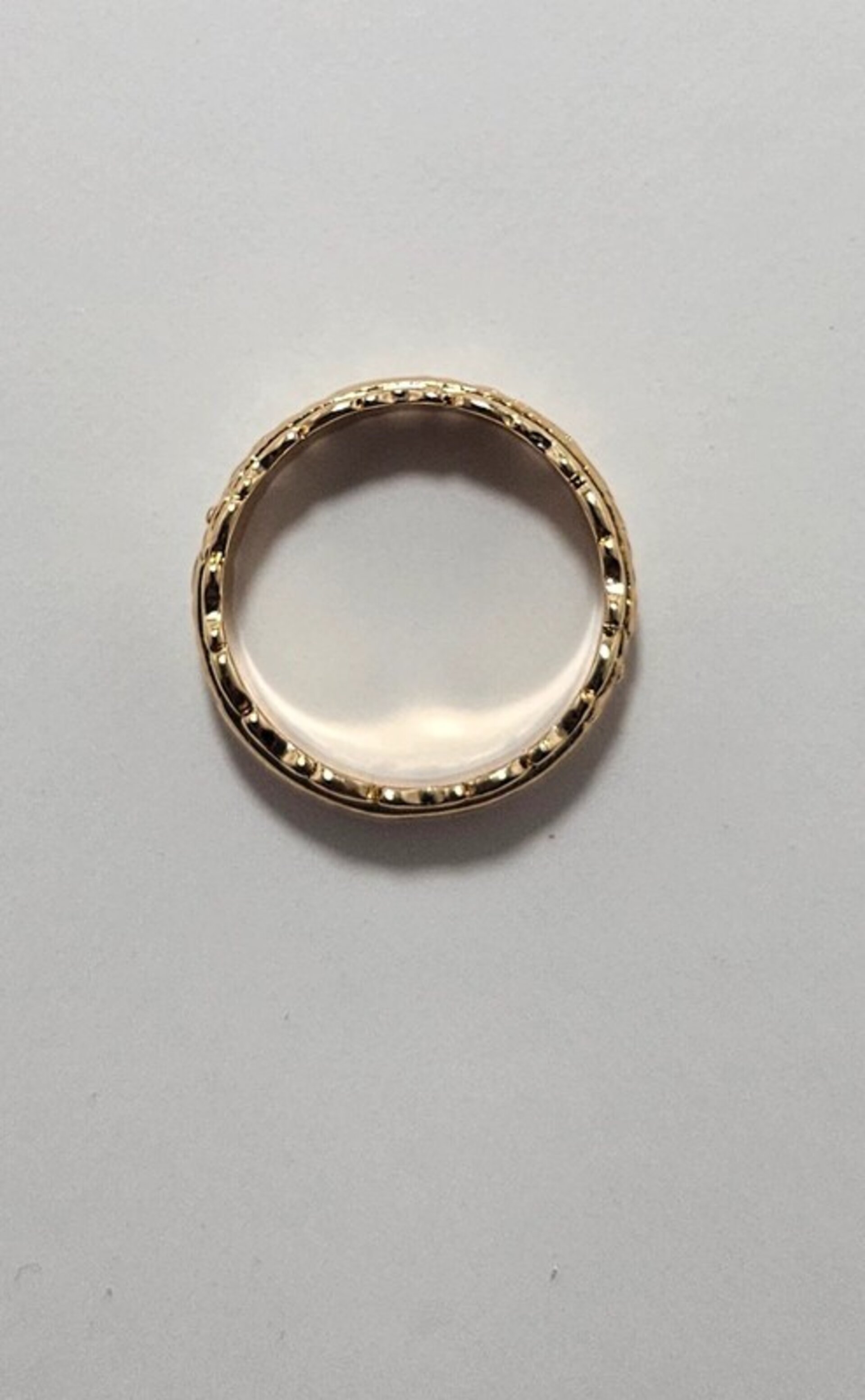 Anillo chapado en oro 14K con grabado floral - 5