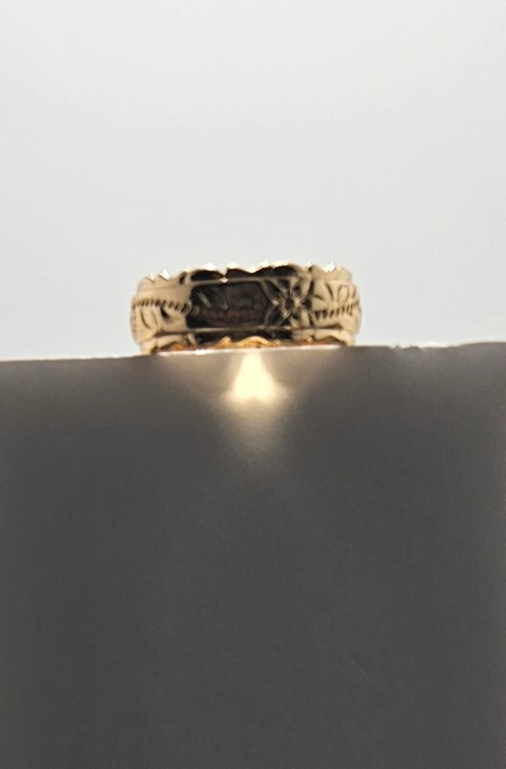 Anillo chapado en oro 14K con grabado floral - 7